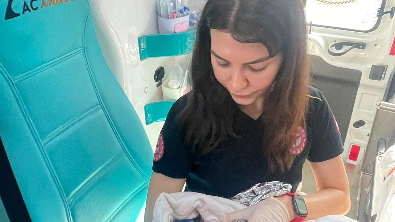 7. Çocuğu Ambulansta Dünyaya Geldi!